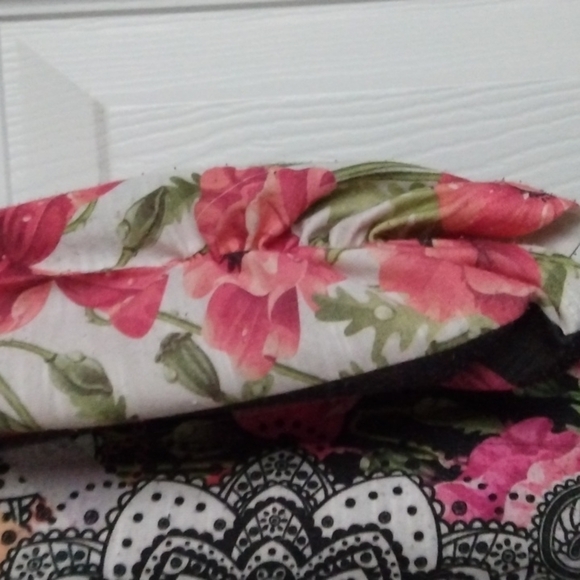 Valerie Stevens Women's Floral Tunic - Picture 4 of 11